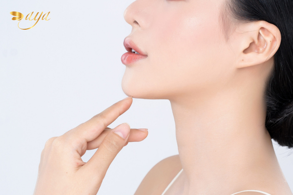 Liệu pháp massage mặt của Aya Spa còn giúp giảm mỡ mặt và nọng cằm