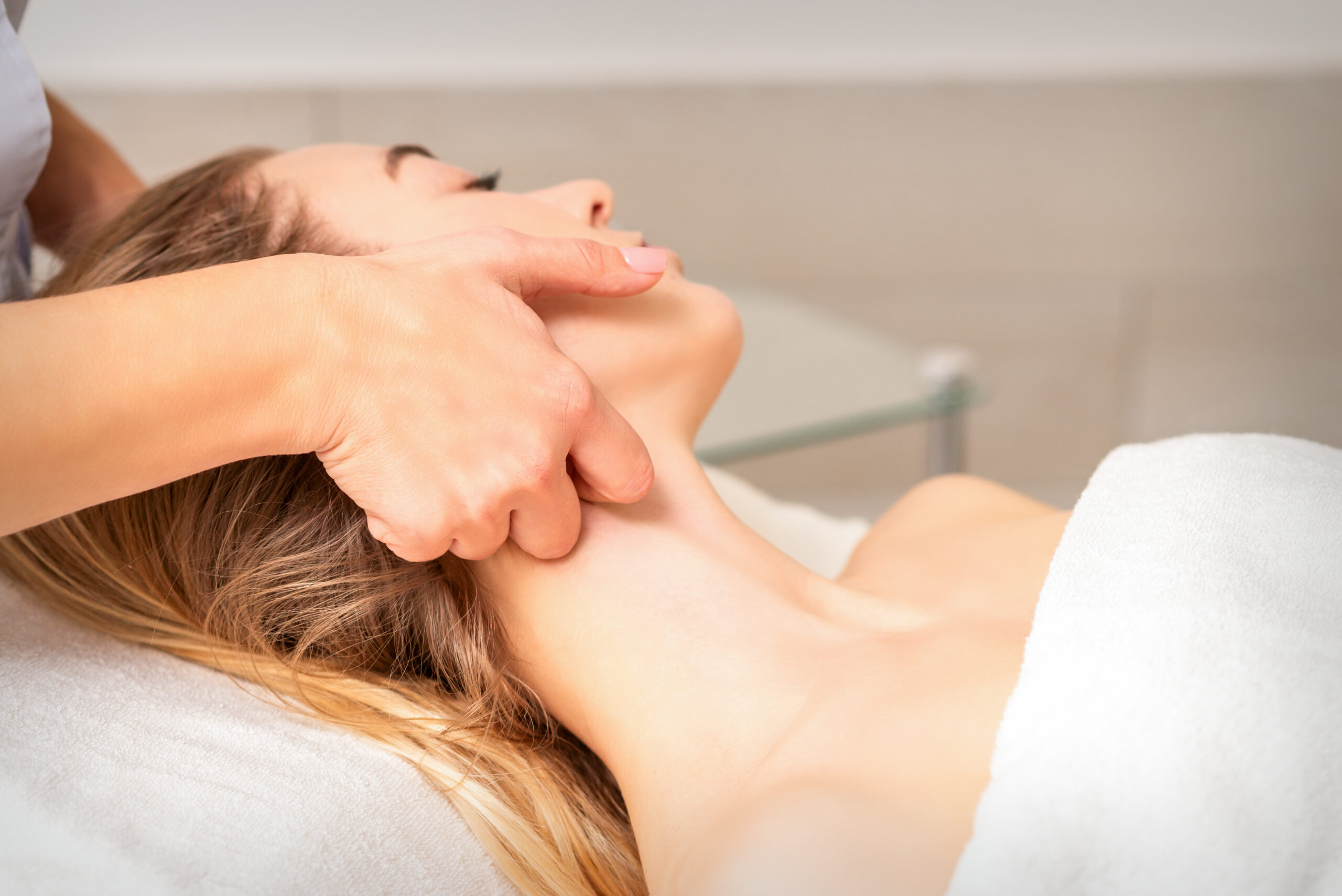Massage M.L.D sẽ cung cấp oxy cho da, giúp da khỏe đẹp từ bên trong